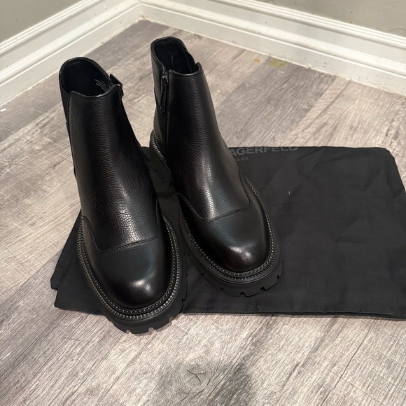 KARL LAGERFELD PARIS
Men's‎ Tumbled Leather Side-Zip Chelsea Boots - Picture 2 of 7
